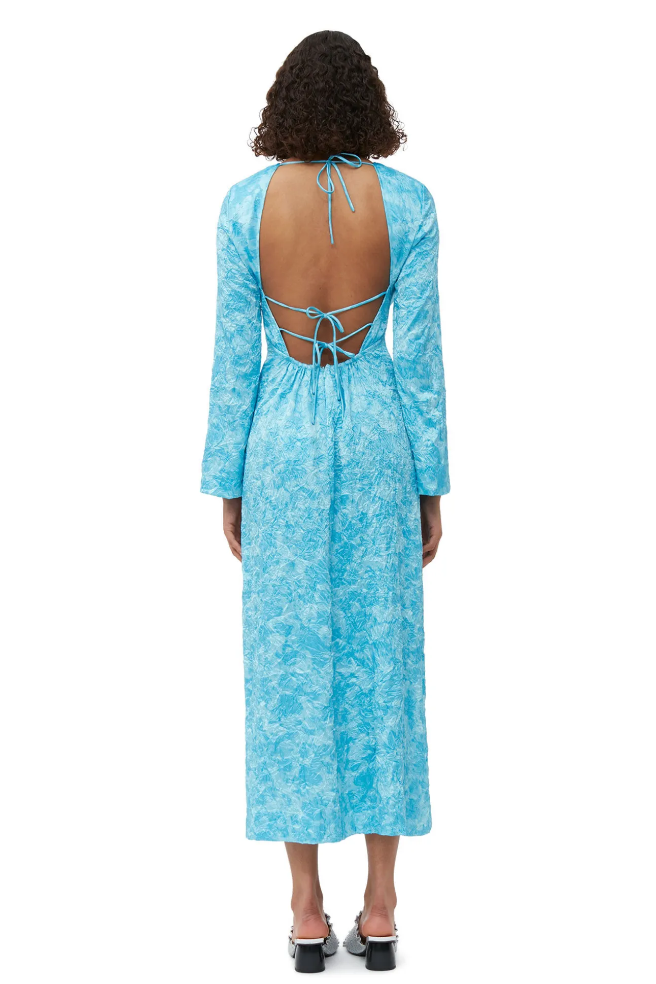 New GANNI Crinkled Maxikleid Aus Satin Ethereal Blue