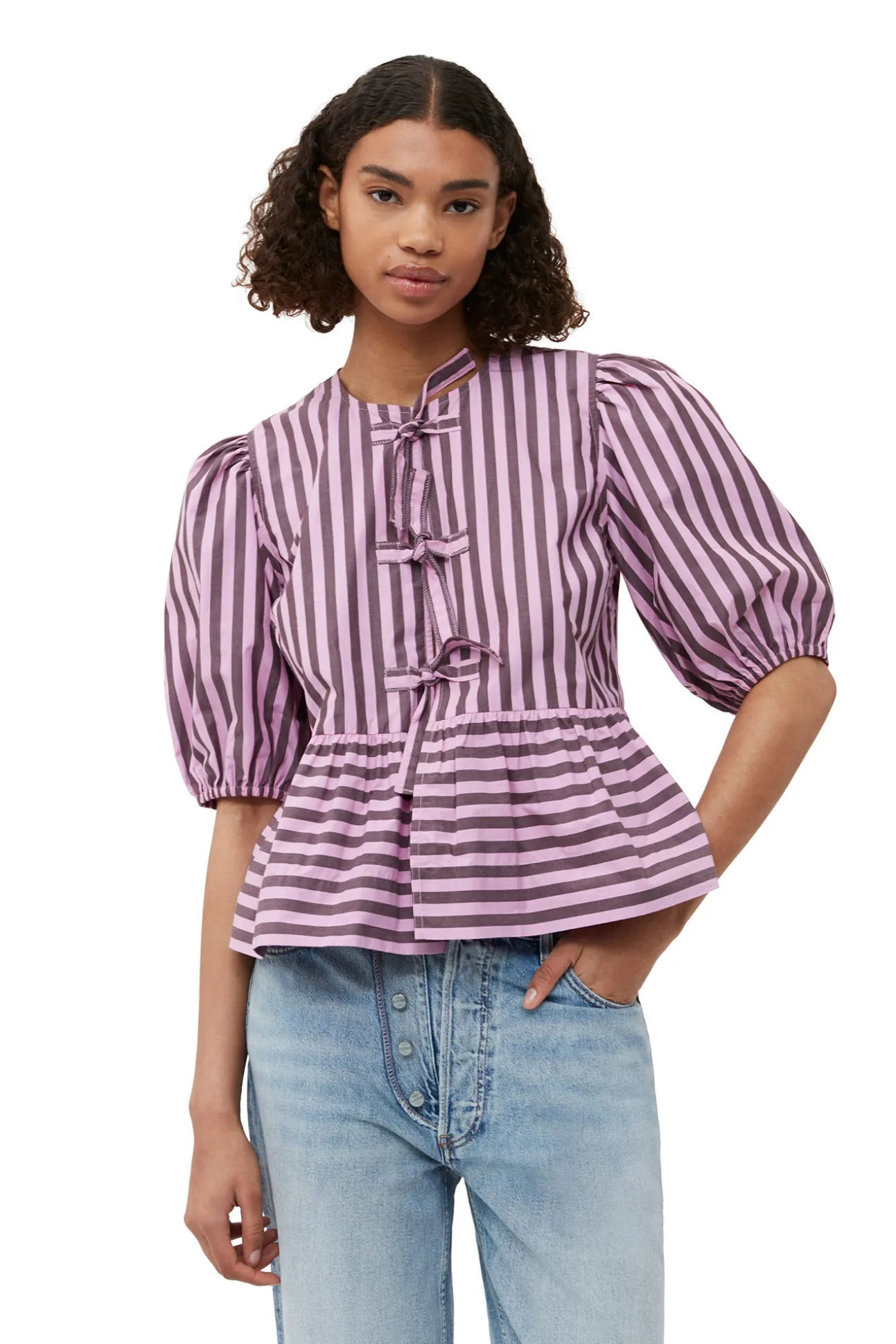 Sale GANNI Gestreifte Peplum-Bluse Aus Cotton Bonbon