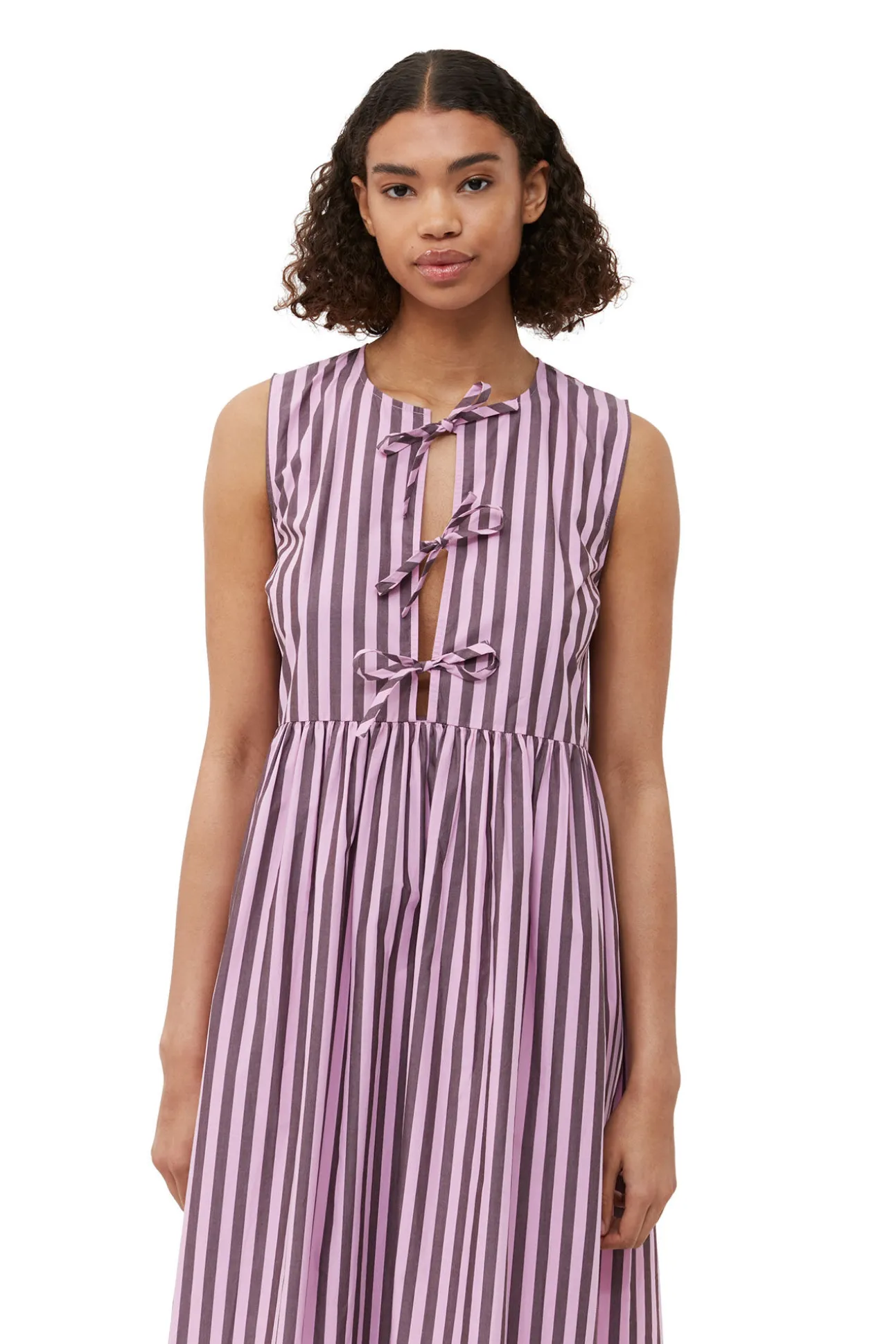Shop GANNI Gestreiftes Cotton-Midikleid Bonbon