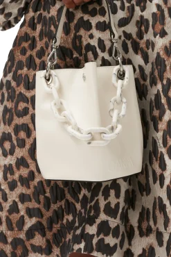 Store GANNI Kleine Diamond-Bucket-Bag Egret