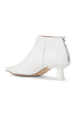 Shop GANNI Leicht Spitze Crop-Stiefel Egret
