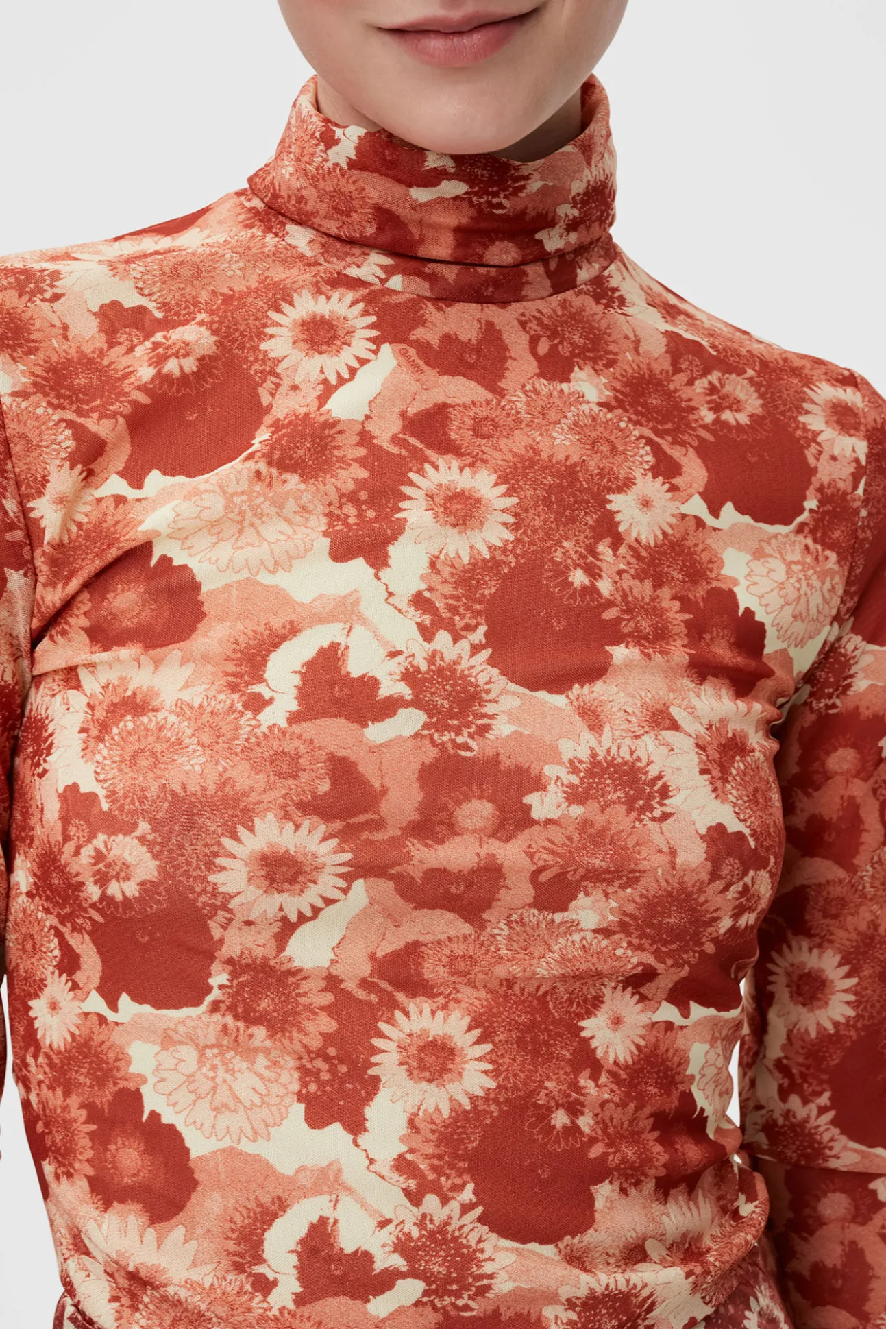 Flash Sale GANNI Orange Bedruckter Rollkragenpullover Aus Mesh Mit Langen Armeln Marsala