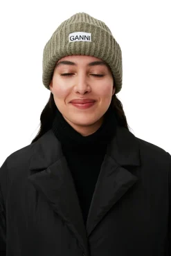Shop GANNI Oversized Wollmutze Dusty Olive